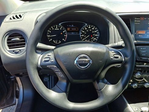 Used 2020 Nissan Pathfinder S AWD/4WD image 19