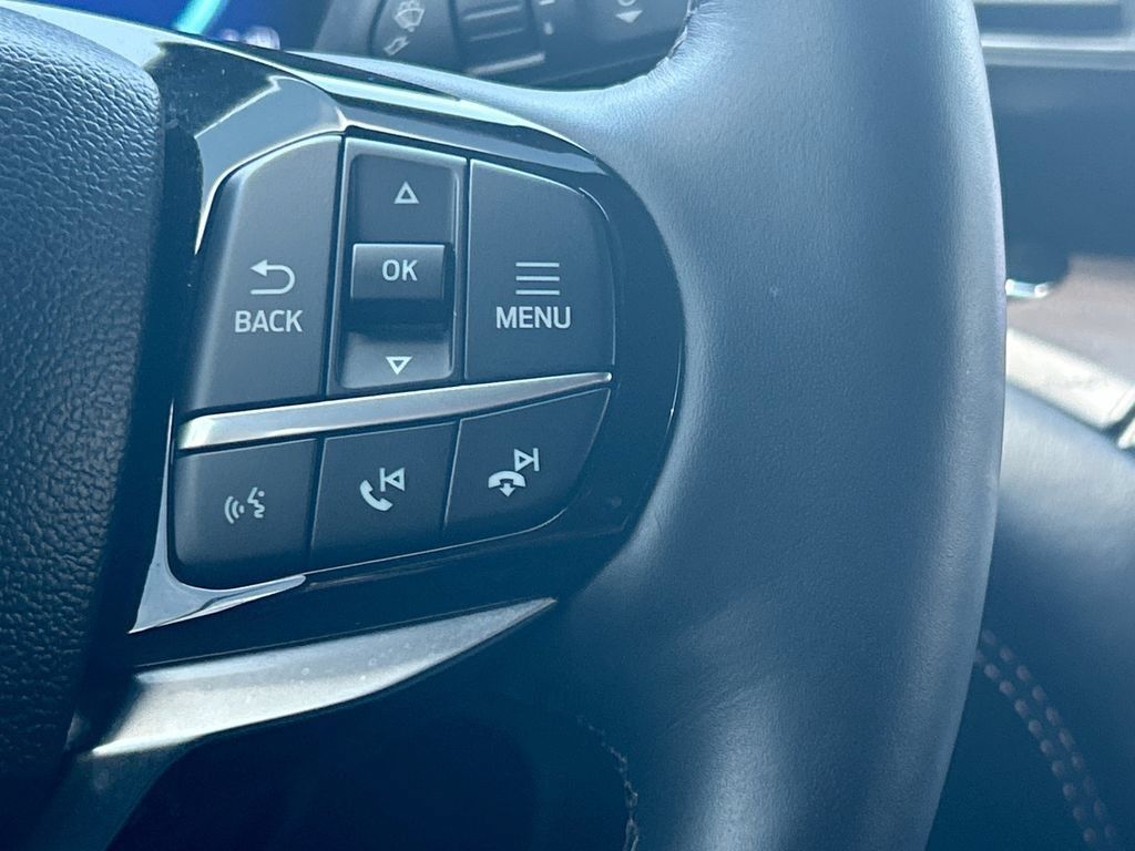 Used 2023 Ford Explorer Platinum w/ Technology Package AWD/4WD image 22