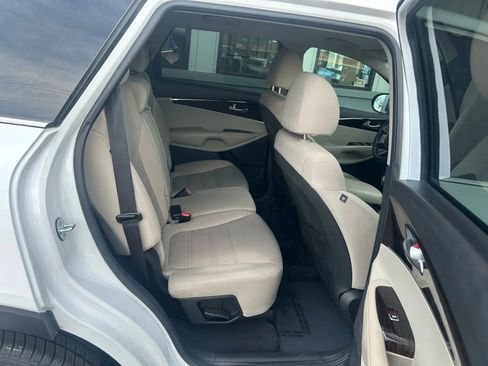 Used 2019 Kia Sorento LX Sport Utility 4D image 20