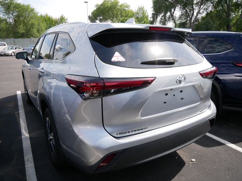 Certified 2025 Toyota Highlander XLE AWD/4WD image 7