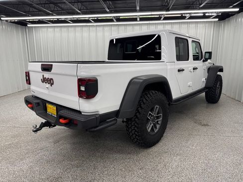 Used 2025 Jeep Gladiator Mojave w/ Convenience Group AWD/4WD image 6