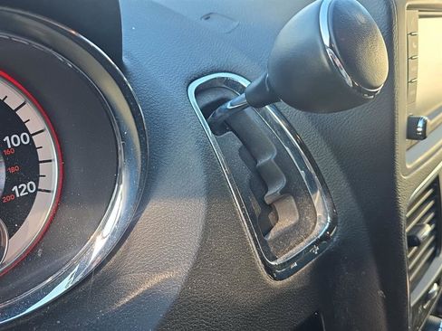 Used 2019 Dodge Grand Caravan SE image 9