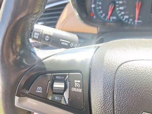 Used 2020 Chevrolet Trax LT w/ Driver Confidence Package FWD image 10