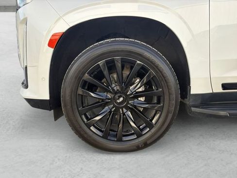 Used 2021 Cadillac Escalade Premium Luxury RWD image 23