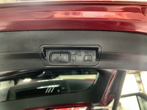 Used 2022 Ford Explorer XLT w/ Equipment Group 202A image 28