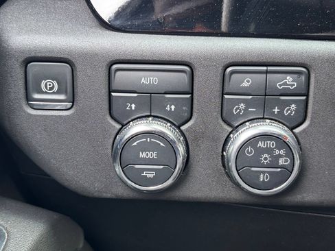 Used 2025 GMC Sierra 1500 SLT AWD/4WD image 12