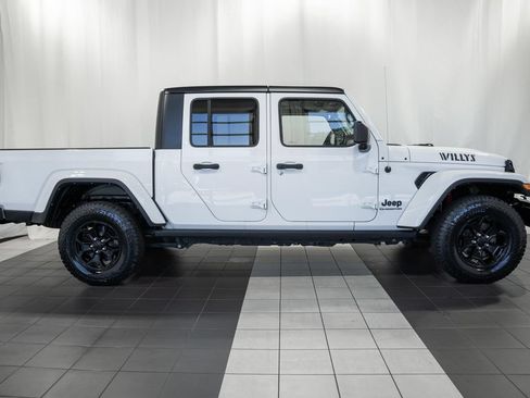 Certified 2022 Jeep Gladiator Mojave AWD/4WD image 3