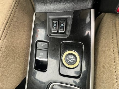 Used 2017 Mitsubishi Outlander SEL AWD/4WD image 22