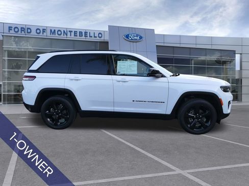 Used 2023 Jeep Grand Cherokee Altitude AWD/4WD image 2