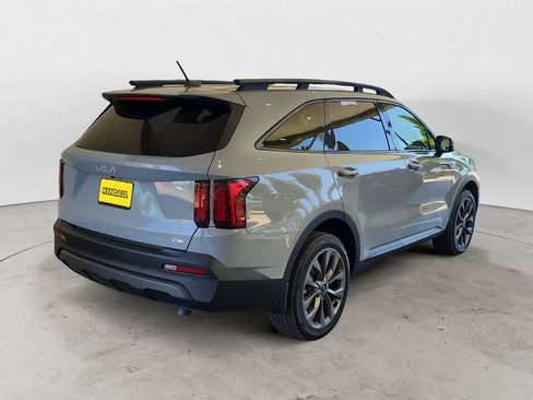 Used 2023 Kia Sorento AWD image 5