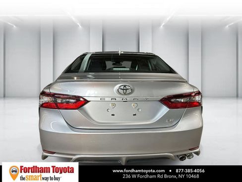 Used 2023 Toyota Camry SE image 5
