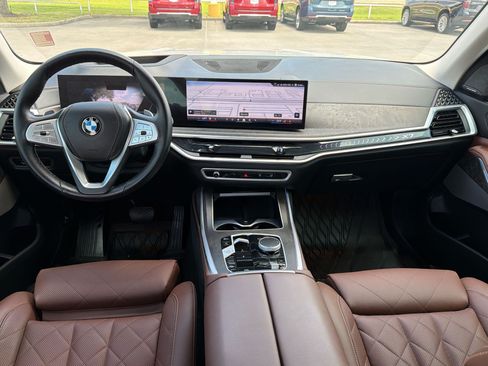 Used 2025 BMW X7 xDrive40i AWD/4WD image 15