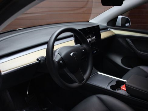 Used 2023 Tesla Model Y Long Range image 17