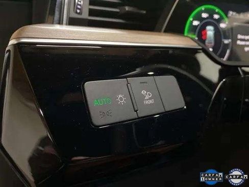 Used 2024 Audi Q8 e-tron Premium image 36