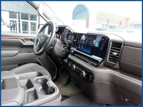 Used 2024 Chevrolet Silverado 1500 LT image 9