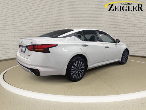 Used 2024 Nissan Altima 2.5 SV AWD/4WD image 5