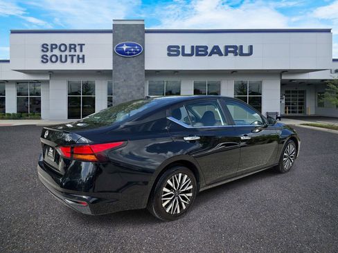 Used 2024 Nissan Altima 2.5 SV FWD image 3