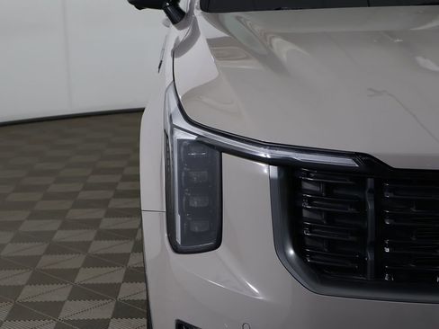 Used 2025 Kia Sorento AWD image 16