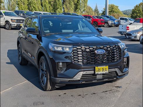 New 2026 Ford Explorer ST-Line w/ ST-Line Street Pack AWD/4WD image 3