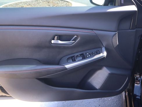 Used 2025 Nissan Sentra SR image 16