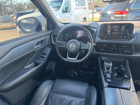 Used 2021 Nissan Rogue Platinum image 9