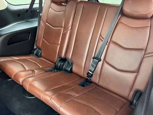 Used 2018 Cadillac Escalade ESV Luxury AWD/4WD image 24