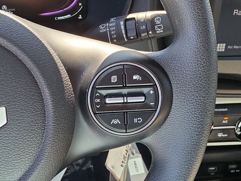 Certified 2025 Kia Soul LX FWD image 28