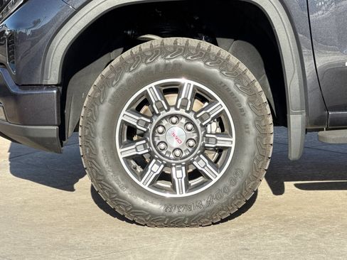 Used 2024 GMC Sierra 1500 AT4 w/ Technology Package AWD/4WD image 29