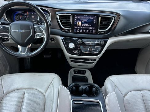 Used 2018 Chrysler Pacifica Touring-L Plus FWD image 15