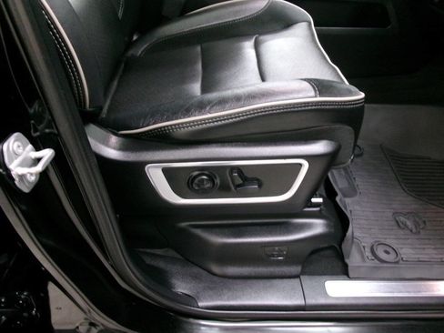 Used 2019 RAM 1500 Laramie AWD/4WD image 33