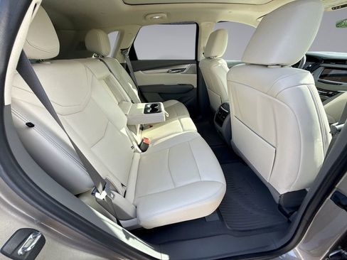 Used 2022 Cadillac XT5 Premium Luxury w/ Technology Package FWD image 17