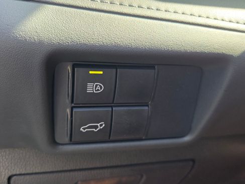 Used 2021 Toyota Highlander LE AWD/4WD image 30