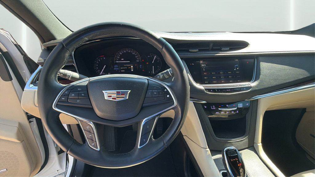 Used 2017 Cadillac XT5 Luxury w/ Driver Awareness Package FWD image 13