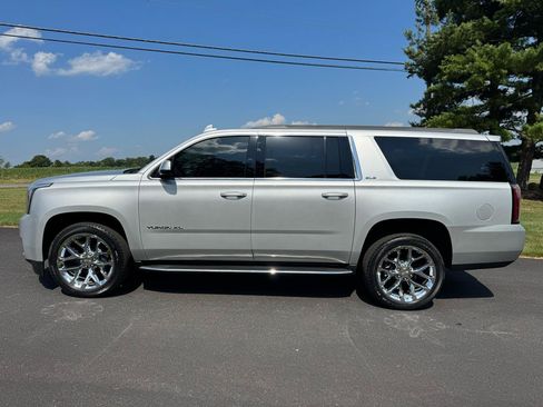 Used 2019 GMC Yukon XL SLE w/ Convenience Package AWD/4WD image 3