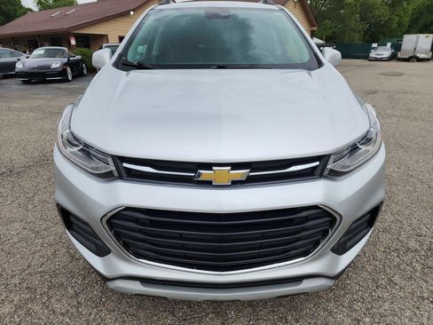 Used 2019 Chevrolet Trax LT w/ LT Convenience Package image 12