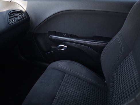 Used 2019 Dodge Challenger SXT RWD image 11