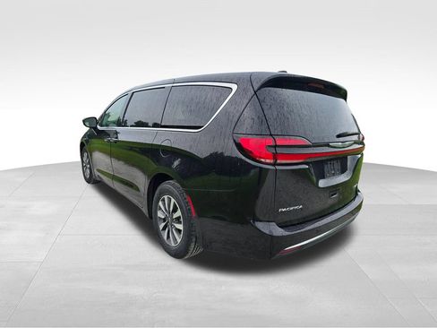 Used 2023 Chrysler Pacifica Touring-L FWD image 14