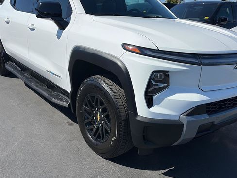 Used 2026 Chevrolet Silverado EV LT AWD/4WD image 8