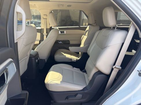 Used 2023 Ford Explorer Platinum w/ Technology Package AWD/4WD image 21