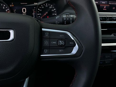 Used 2025 Jeep Compass Trailhawk image 35