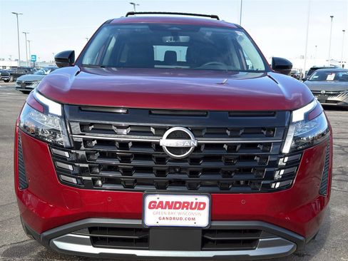 New 2026 Nissan Pathfinder SL image 3