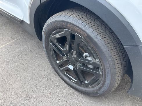 Certified 2025 Kia Telluride SX X-Line image 3