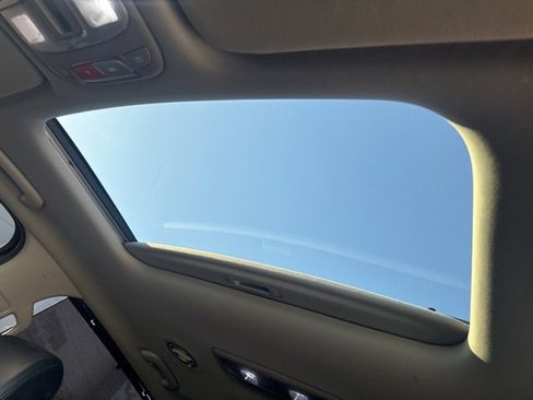 Used 2024 Kia Telluride EX w/ EX Captain's Chair Package image 13