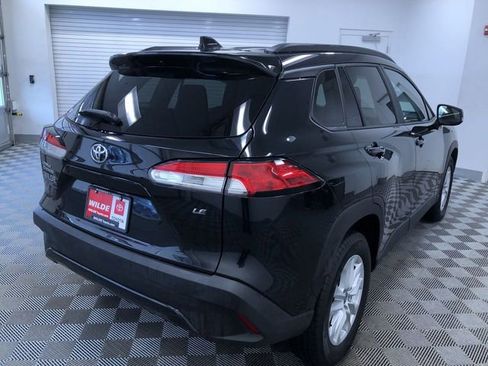 Certified 2025 Toyota Corolla Cross LE image 33