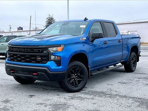 Used 2022 Chevrolet Silverado 1500 Custom Trail Boss w/ LPO, Dark Essentials Package image 2