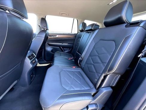 Used 2024 Volkswagen Atlas SE AWD/4WD image 15