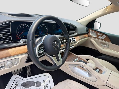 Used 2023 Mercedes-Benz GLS 580 4MATIC image 9