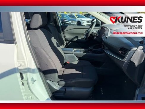 Used 2024 Nissan Rogue S image 21