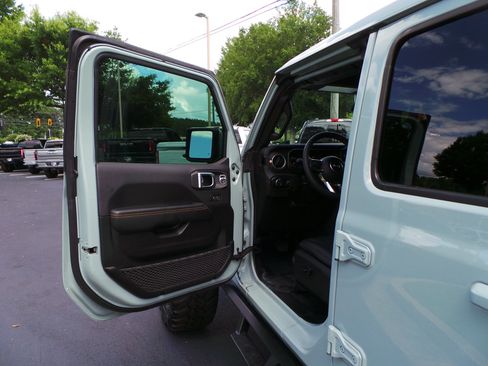 Used 2024 Jeep Wrangler Unlimited Sahara AWD/4WD image 27