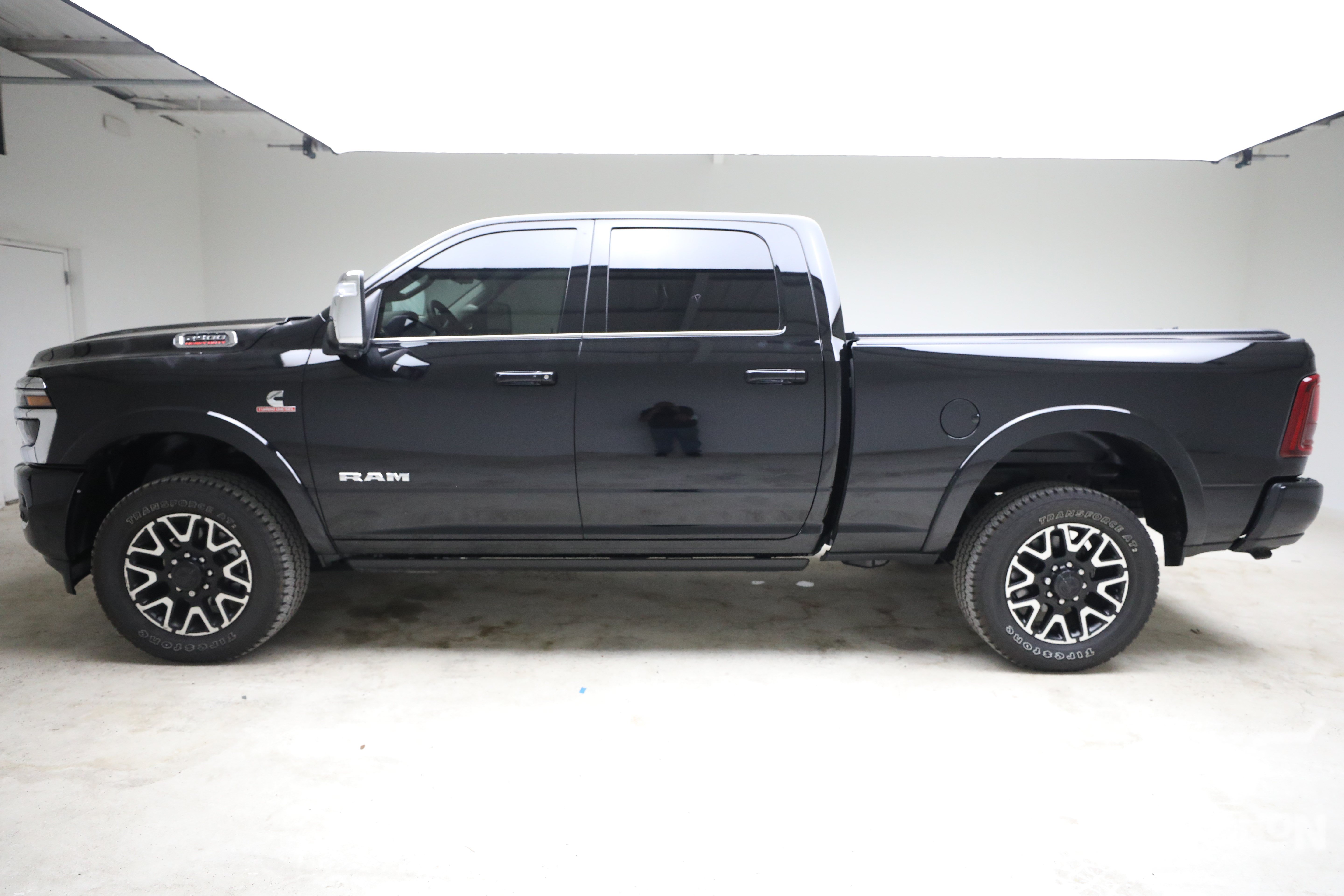 Used 2026 RAM 2500 Limited AWD/4WD image 2